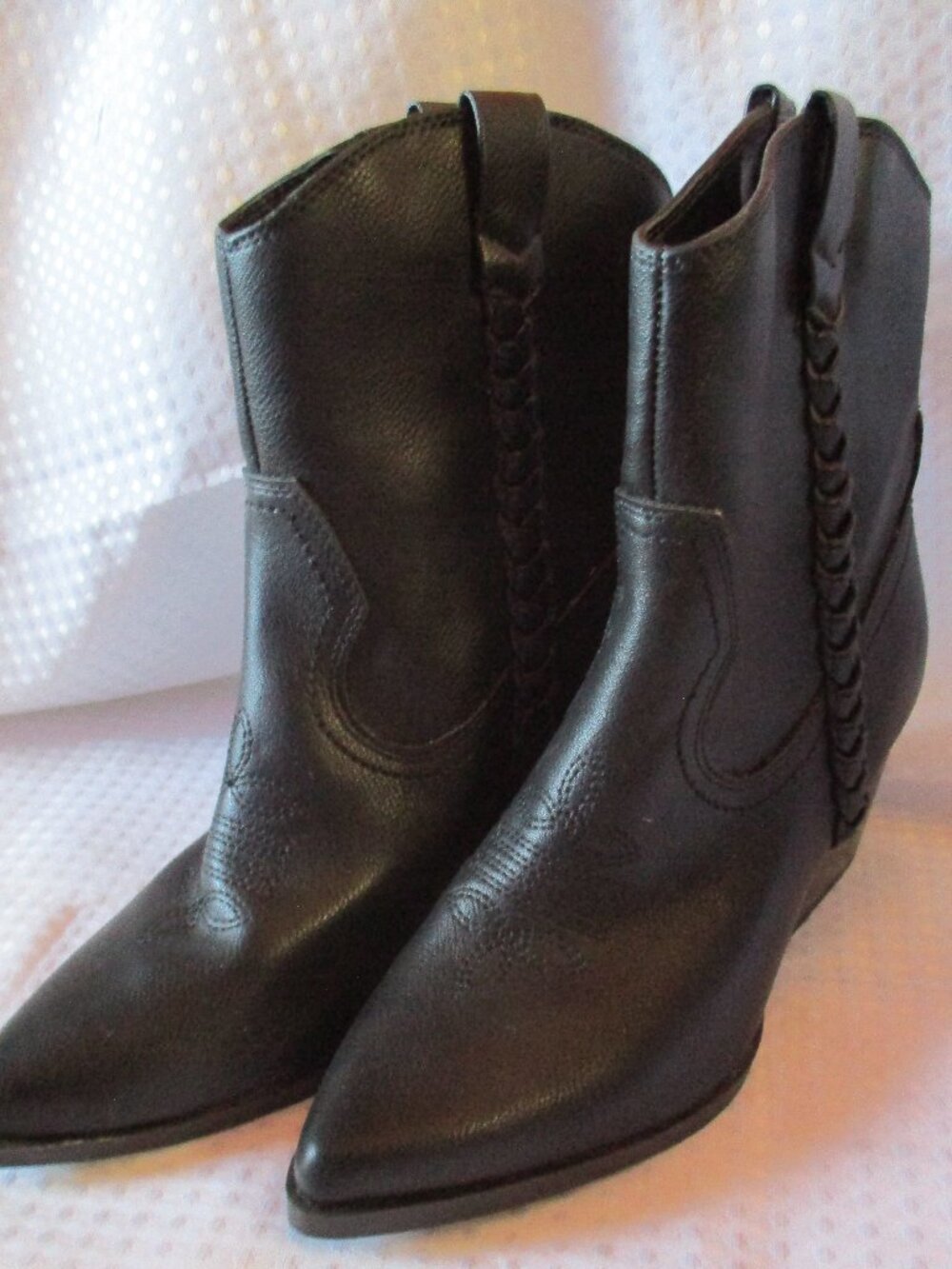 Dolce Vita Women's Kellar Western Braided Black Faux Leather Ankle Boots Sz. 6.5